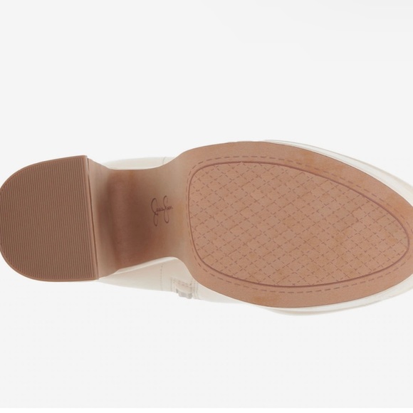 Round Toe Jessica Simpson Women’s Platform Bootie - Picture 4 of 7